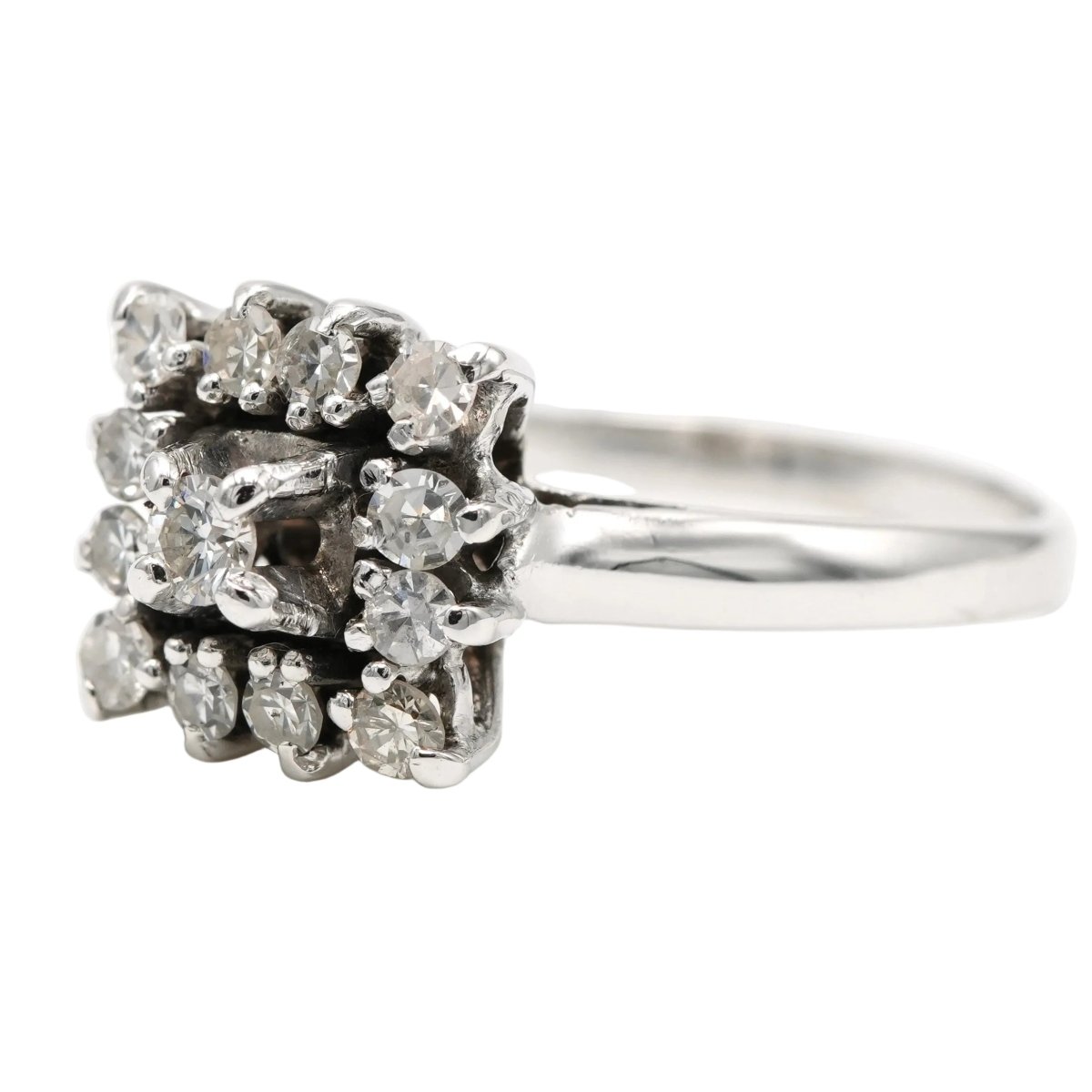 Bague Entourage en or blanc et diamants - Castafiore