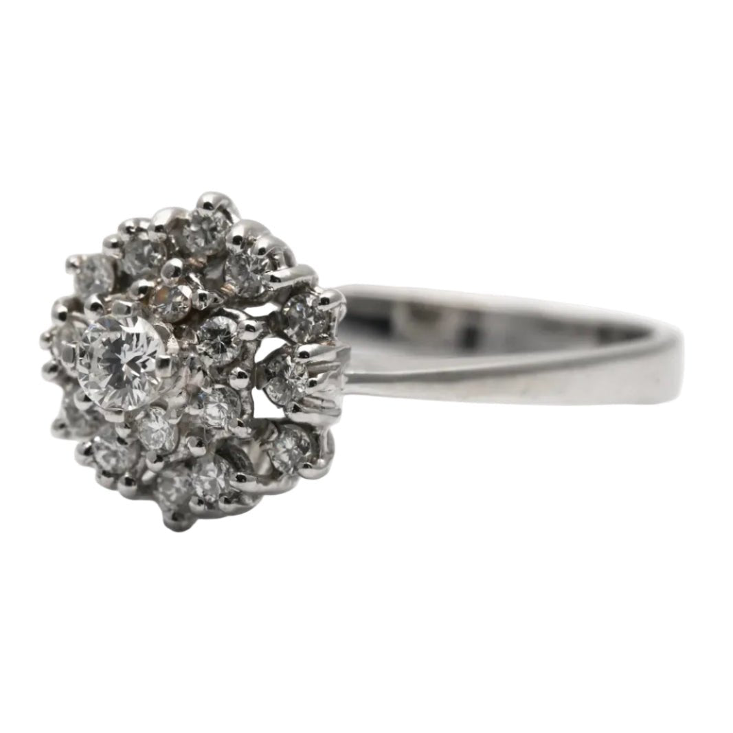 Bague Entourage en or blanc et diamants - Castafiore