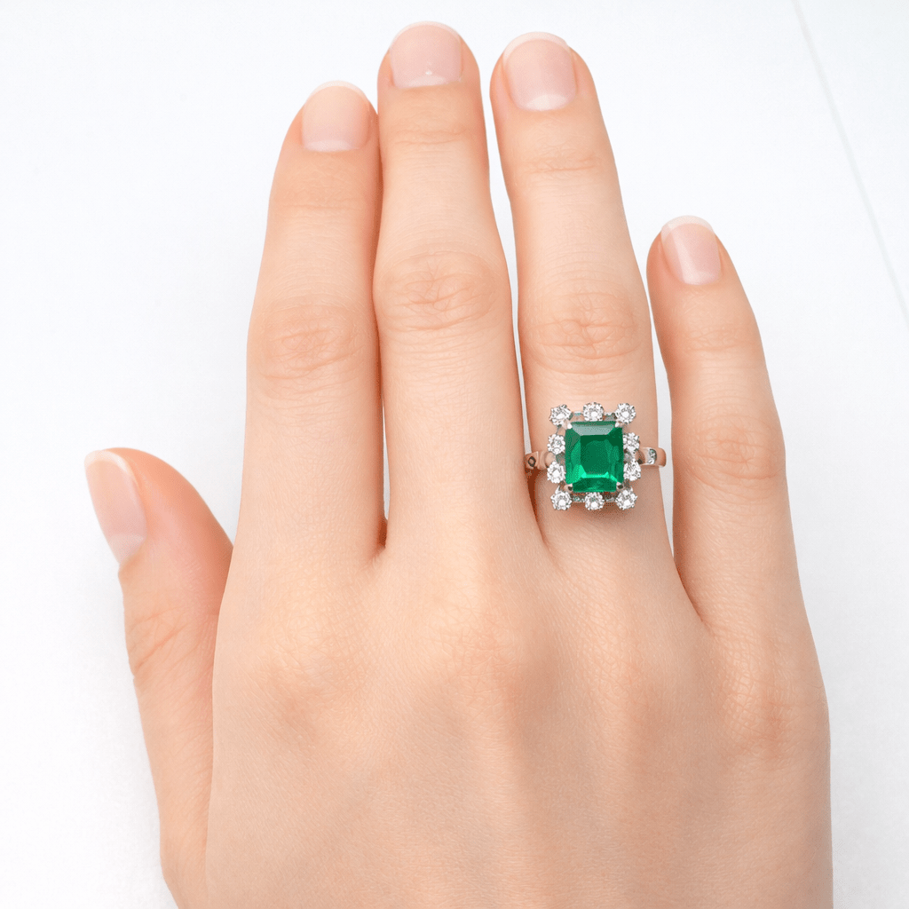 Bague Entourage en or blanc et diamants - Castafiore