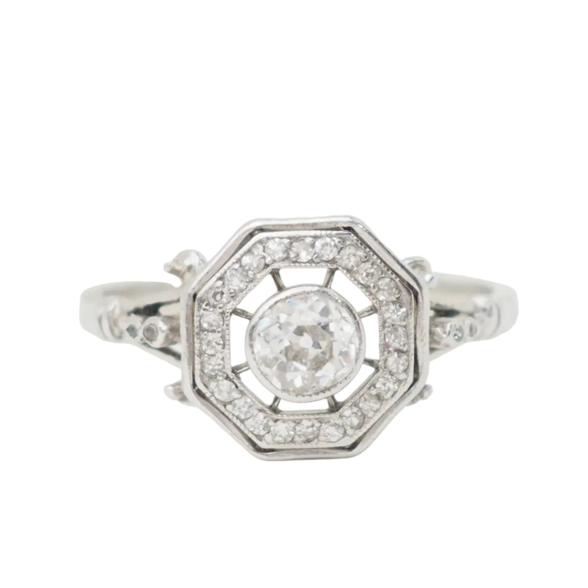 Bague Entourage en or blanc et diamants - Castafiore