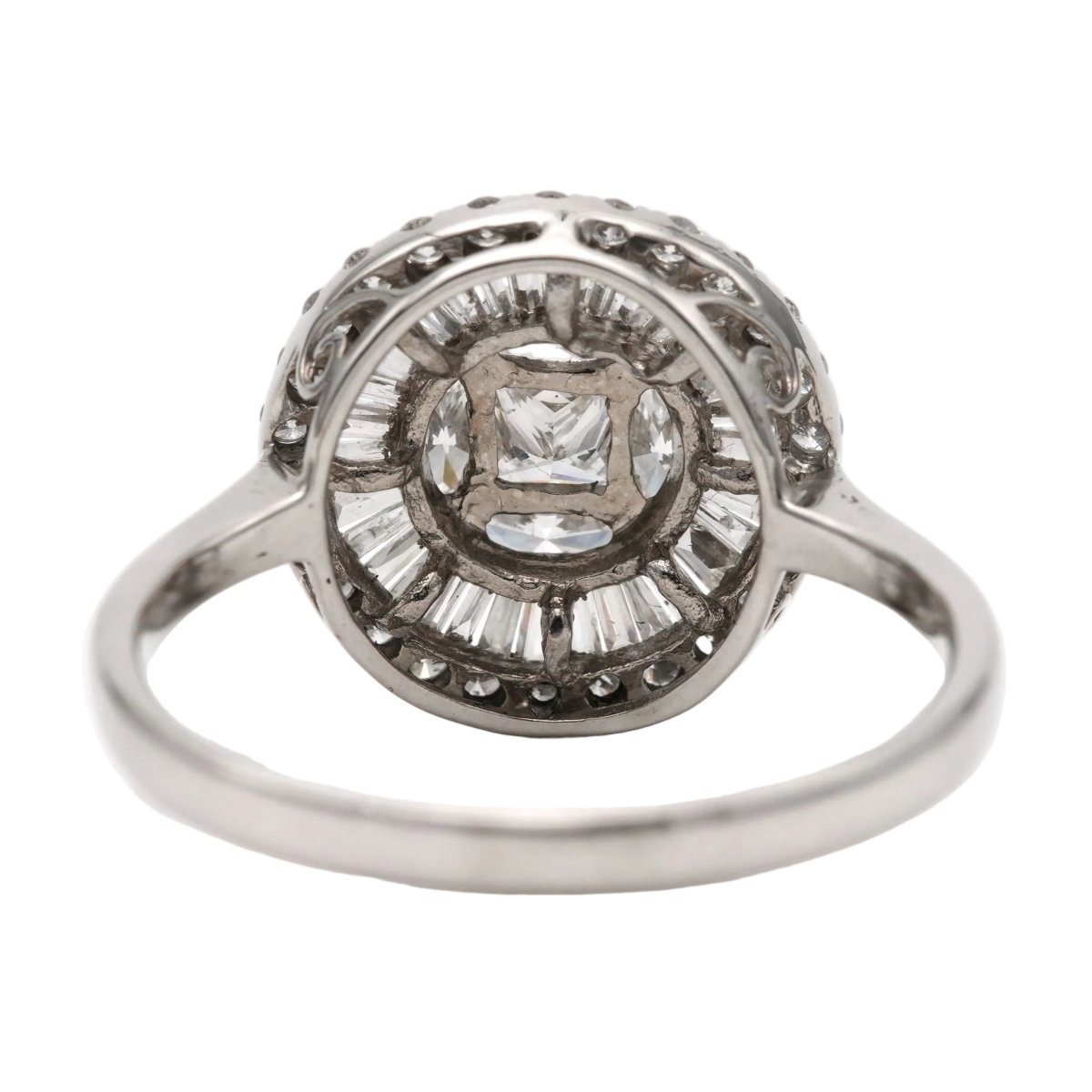 Bague Entourage en or blanc et diamants - Castafiore