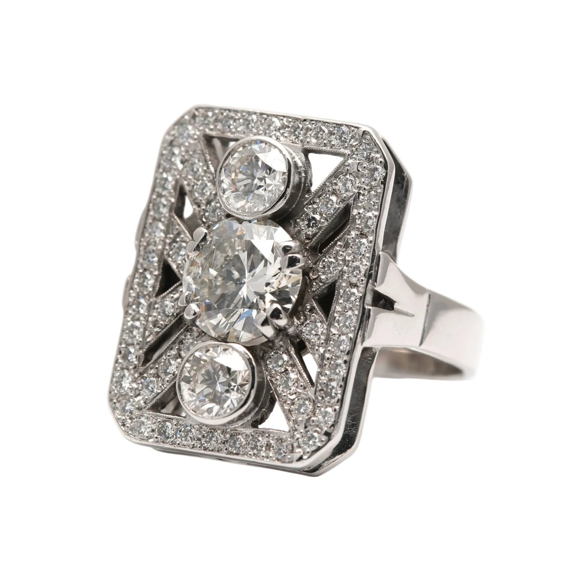 Bague Entourage en or blanc et diamants - Castafiore