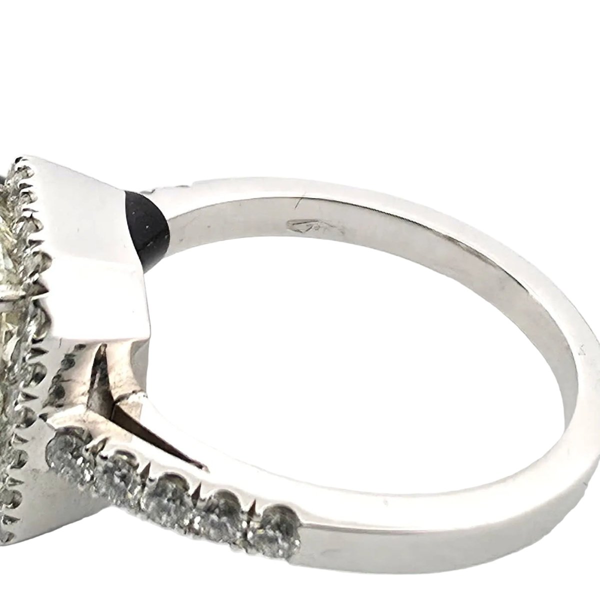 Bague Entourage en or blanc et diamants - Castafiore