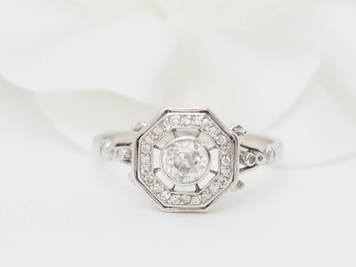 Bague Entourage en or blanc et diamants - Castafiore