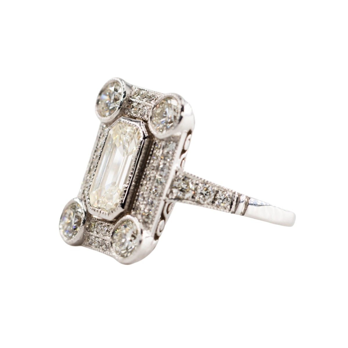 Bague Entourage en or blanc et diamants - Castafiore