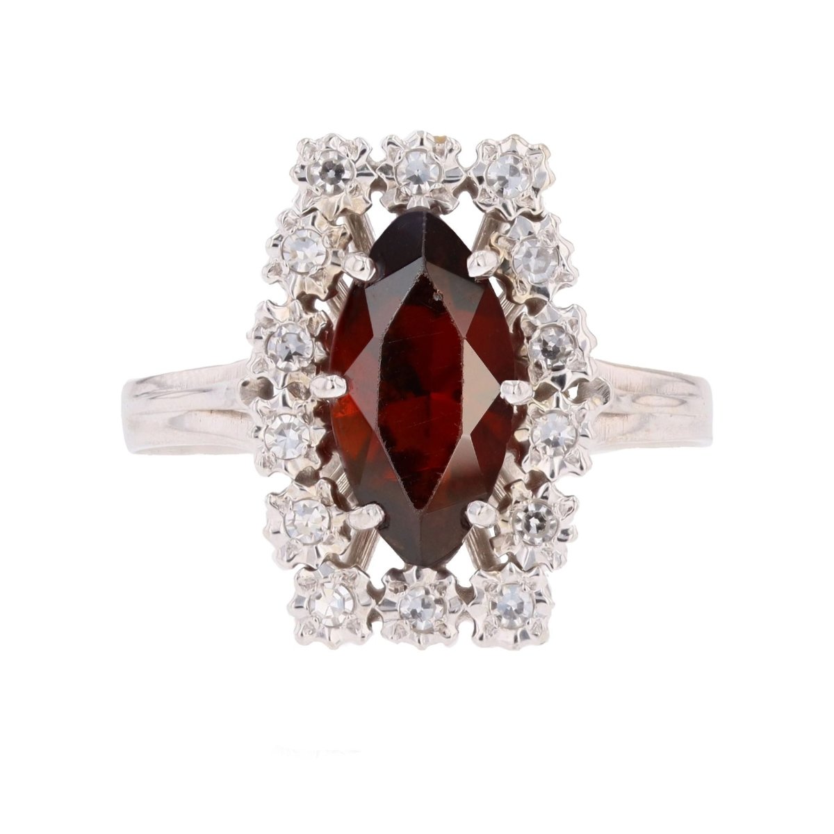 Bague Entourage en or blanc, grenat et diamants - Castafiore