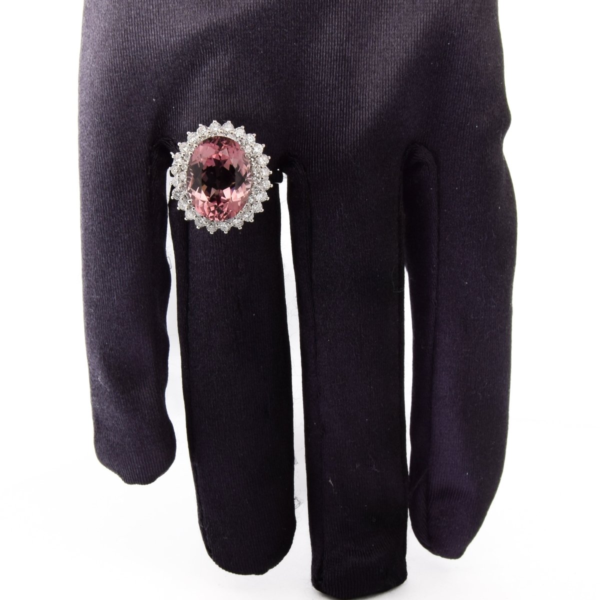 Bague Entourage en or blanc, morganite et diamants - Castafiore