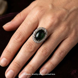 Bague Entourage en or blanc, opale et diamants - Castafiore