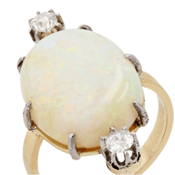 Bague Entourage en or blanc, opale et diamants - Castafiore