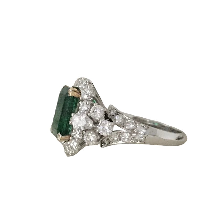 Bague Entourage en or blanc, or jaune, émeraude et diamants - Castafiore