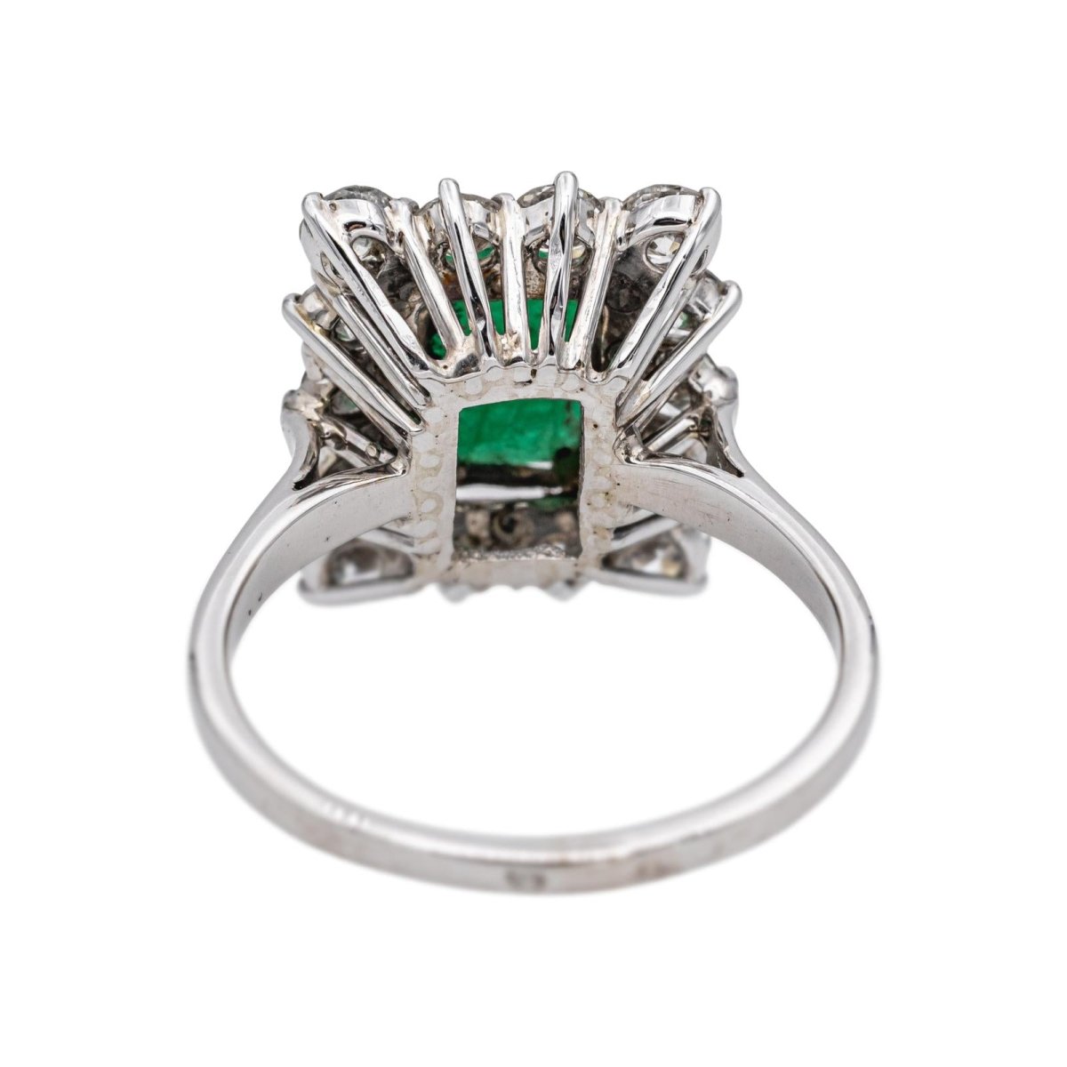 Bague Entourage en or blanc, or jaune, émeraude et diamants - Castafiore