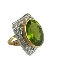 Bague Entourage en or blanc, or jaune, péridot et diamants - Castafiore
