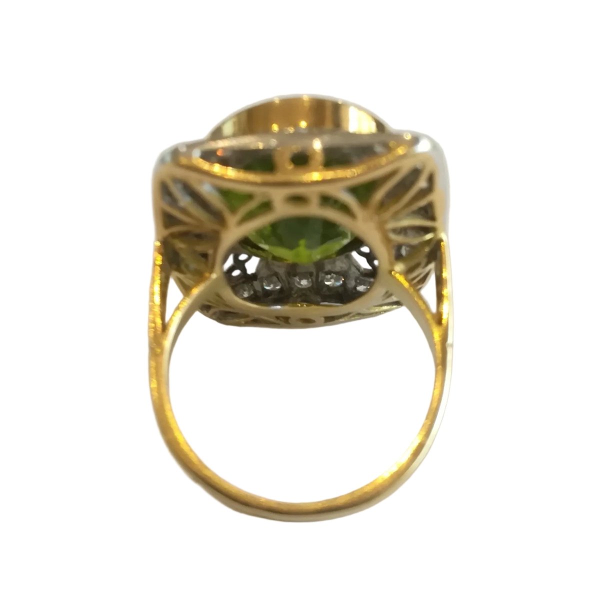 Bague Entourage en or blanc, or jaune, péridot et diamants - Castafiore