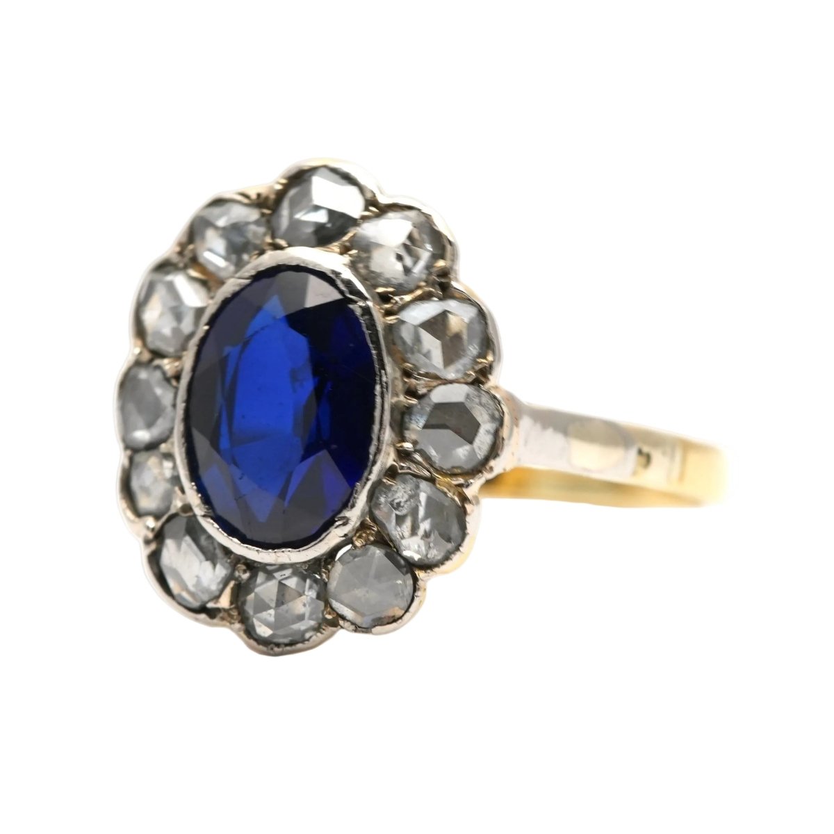 Bague Entourage en or blanc, or jaune, saphir et diamants - Castafiore