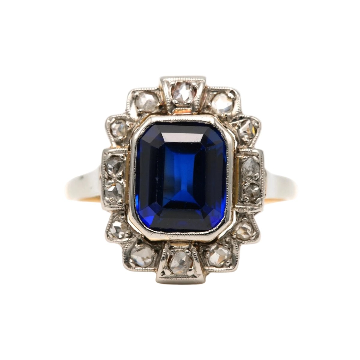 Bague Entourage en or blanc, or jaune, saphir et diamants - Castafiore