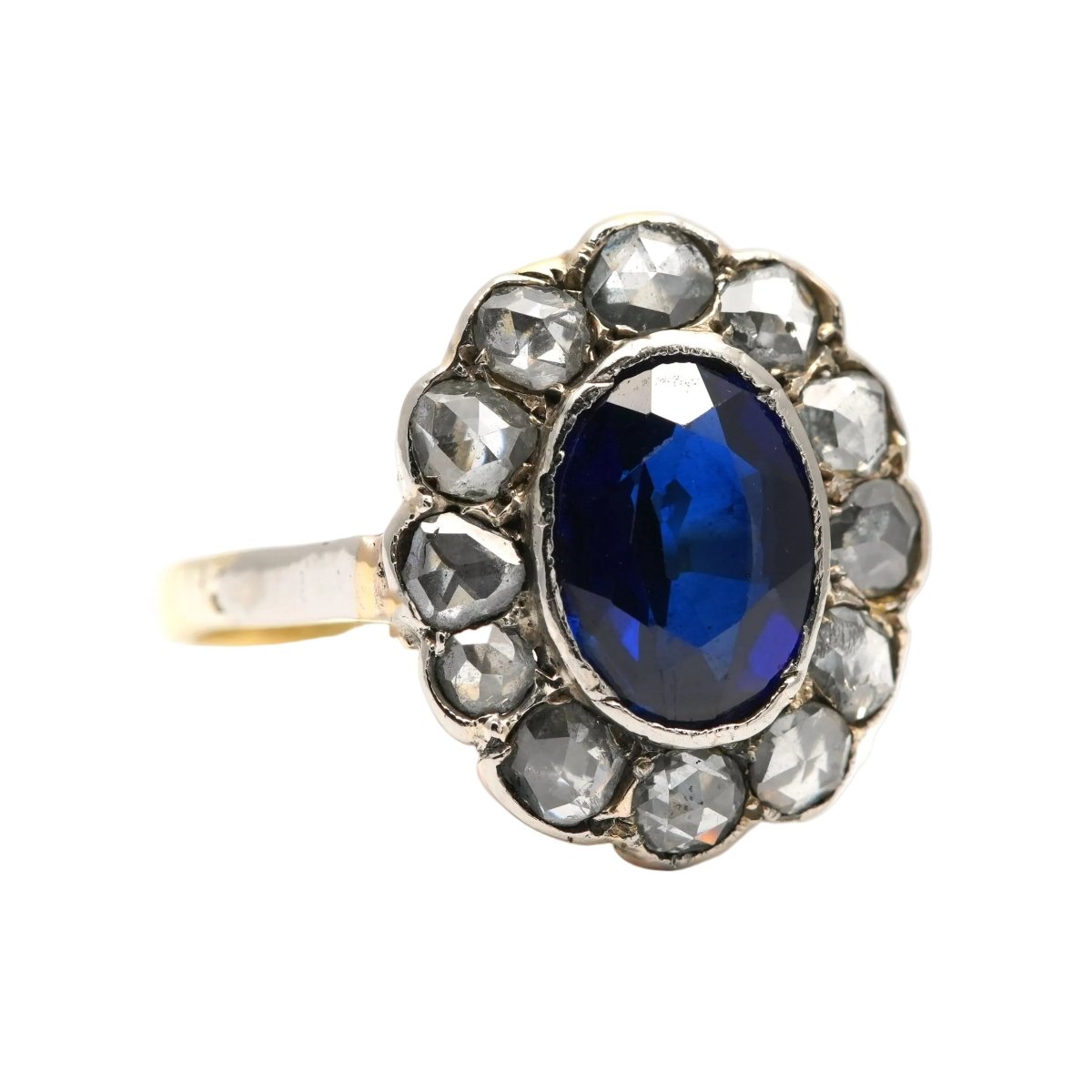 Bague Entourage en or blanc, or jaune, saphir et diamants - Castafiore