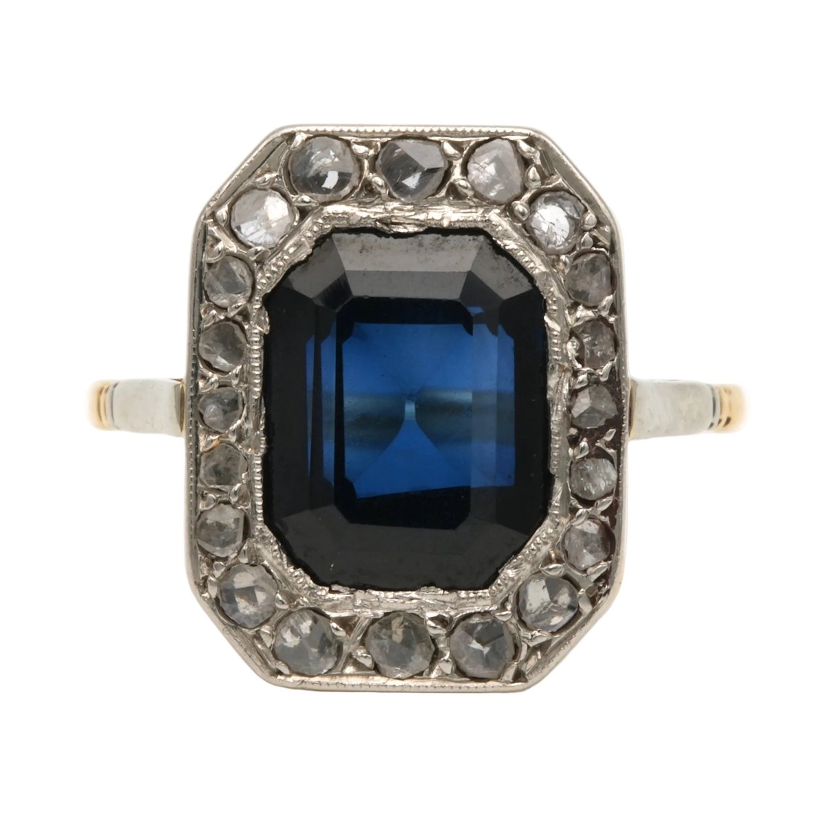 Bague Entourage en or blanc, or jaune, saphir et diamants - Castafiore