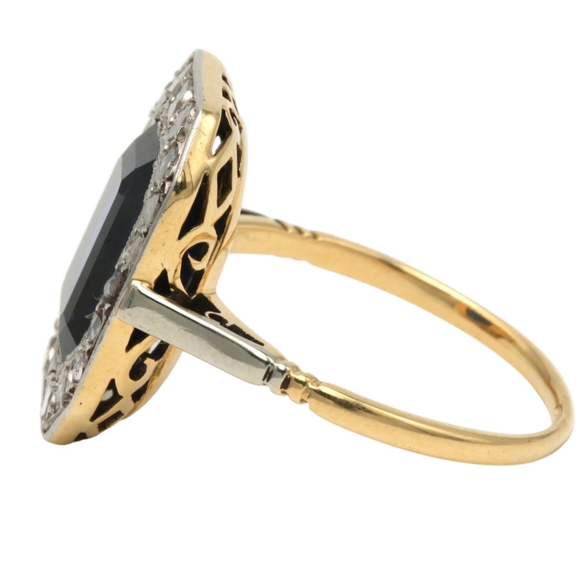 Bague Entourage en or blanc, or jaune, saphir et diamants - Castafiore