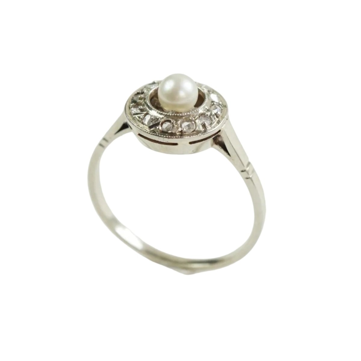 Bague Entourage en or blanc, perle et diamants - Castafiore