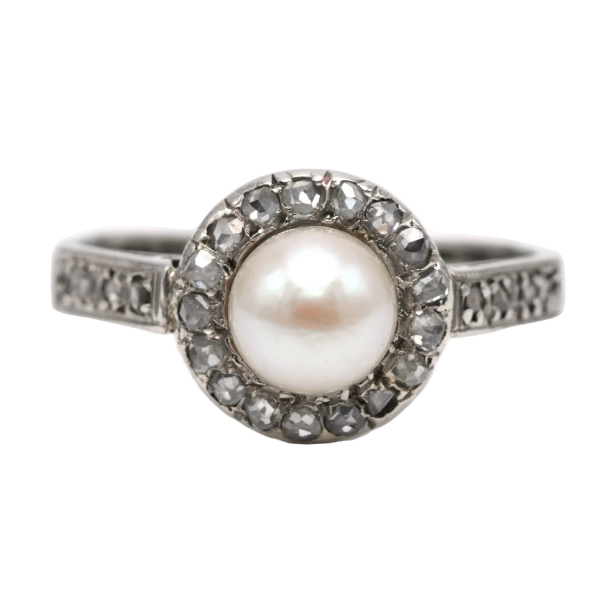 Bague Entourage en or blanc, perle et diamants - Castafiore
