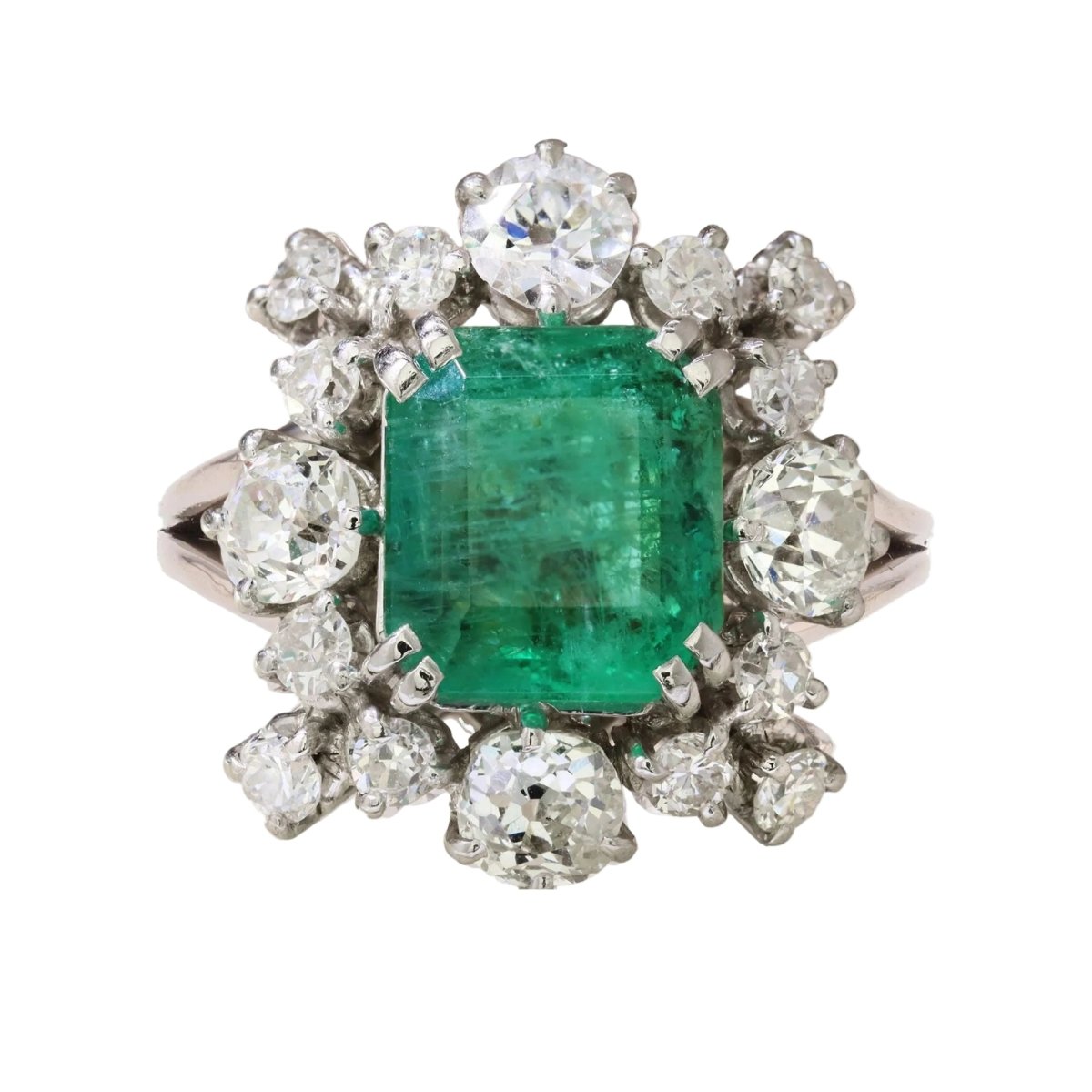 Bague Entourage en or blanc, platine, émeraude et diamants - Castafiore