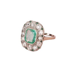 Bague Entourage en or blanc, platine, émeraude et diamants - Castafiore