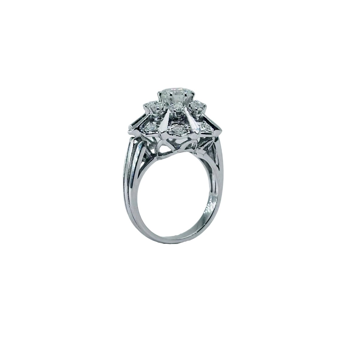 Bague Entourage en or blanc, platine et diamants - Castafiore