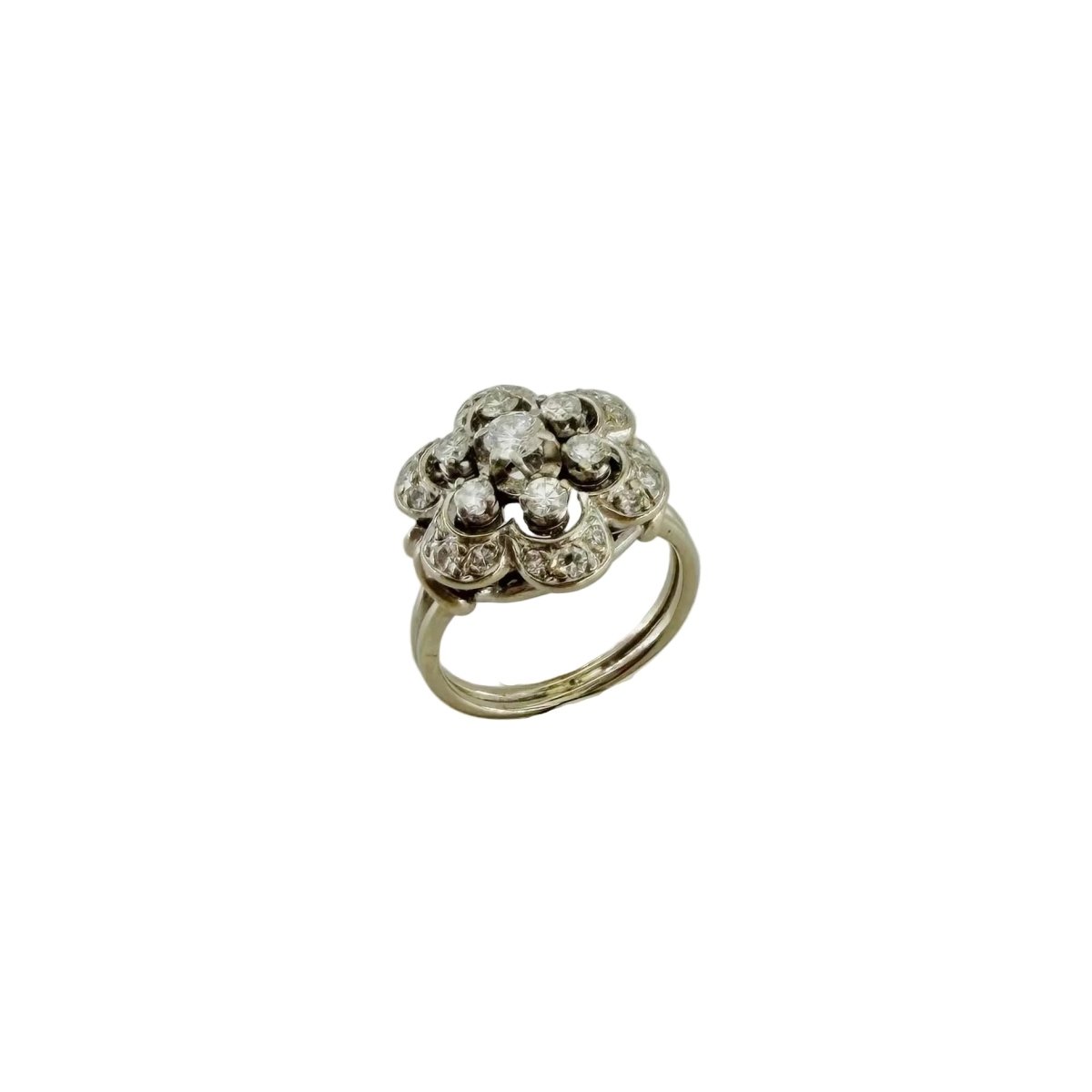 Bague Entourage en or blanc, platine et diamants - Castafiore