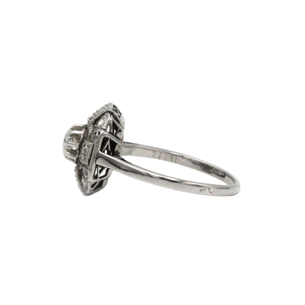 Bague Entourage en or blanc, platine et diamants - Castafiore