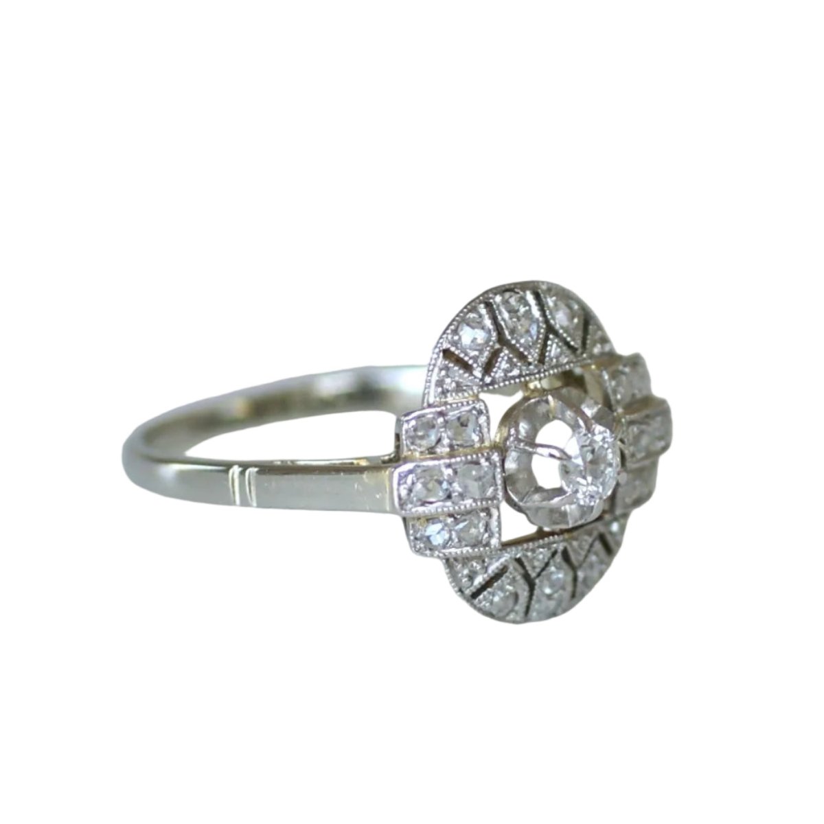 Bague Entourage en or blanc, platine et diamants - Castafiore