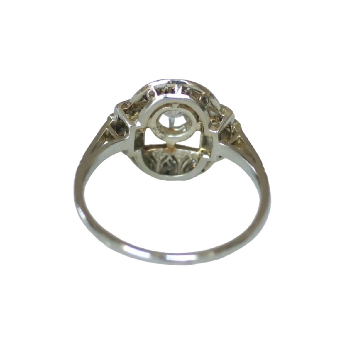 Bague Entourage en or blanc, platine et diamants - Castafiore