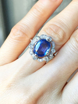 Bague Entourage en or blanc, platine, saphir et diamants - Castafiore