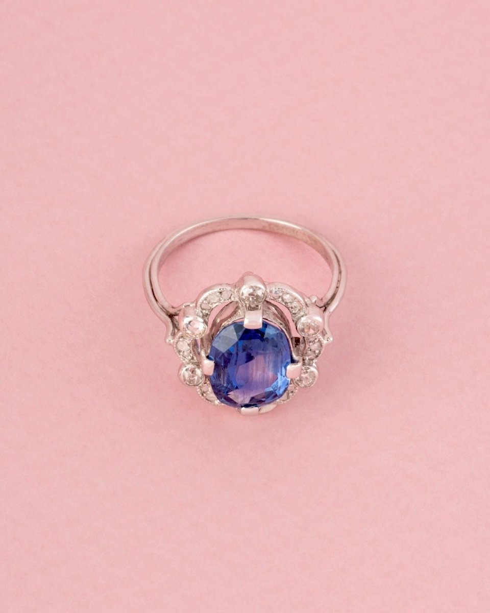 Bague Entourage en or blanc, platine, saphir et diamants - Castafiore