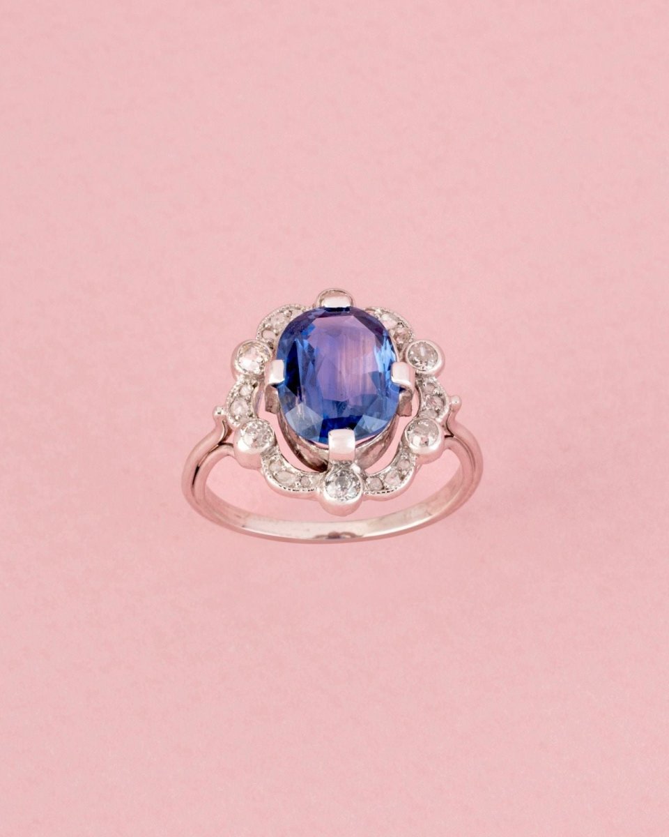 Bague Entourage en or blanc, platine, saphir et diamants - Castafiore