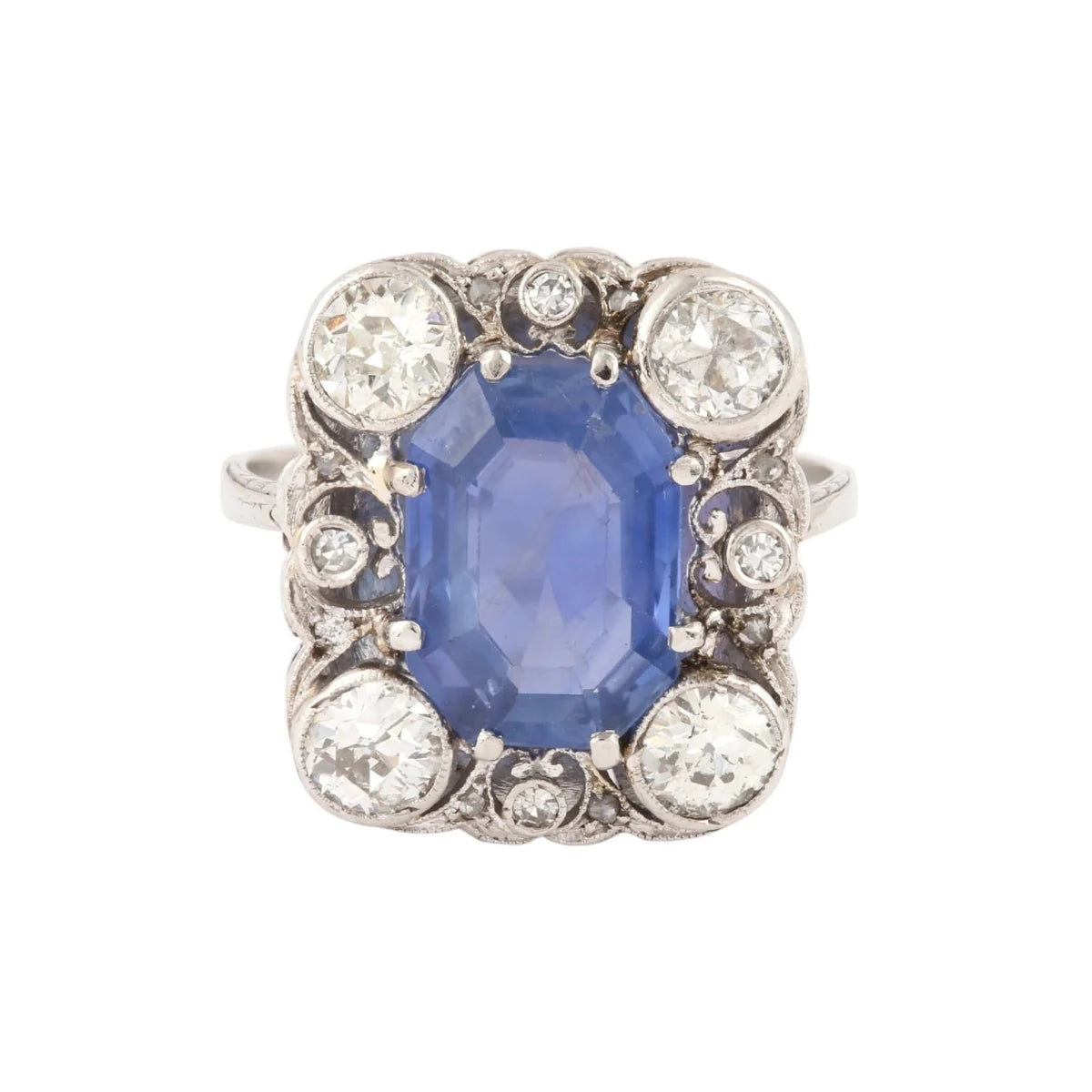 Bague Entourage en or blanc, platine, saphir et diamants - Castafiore