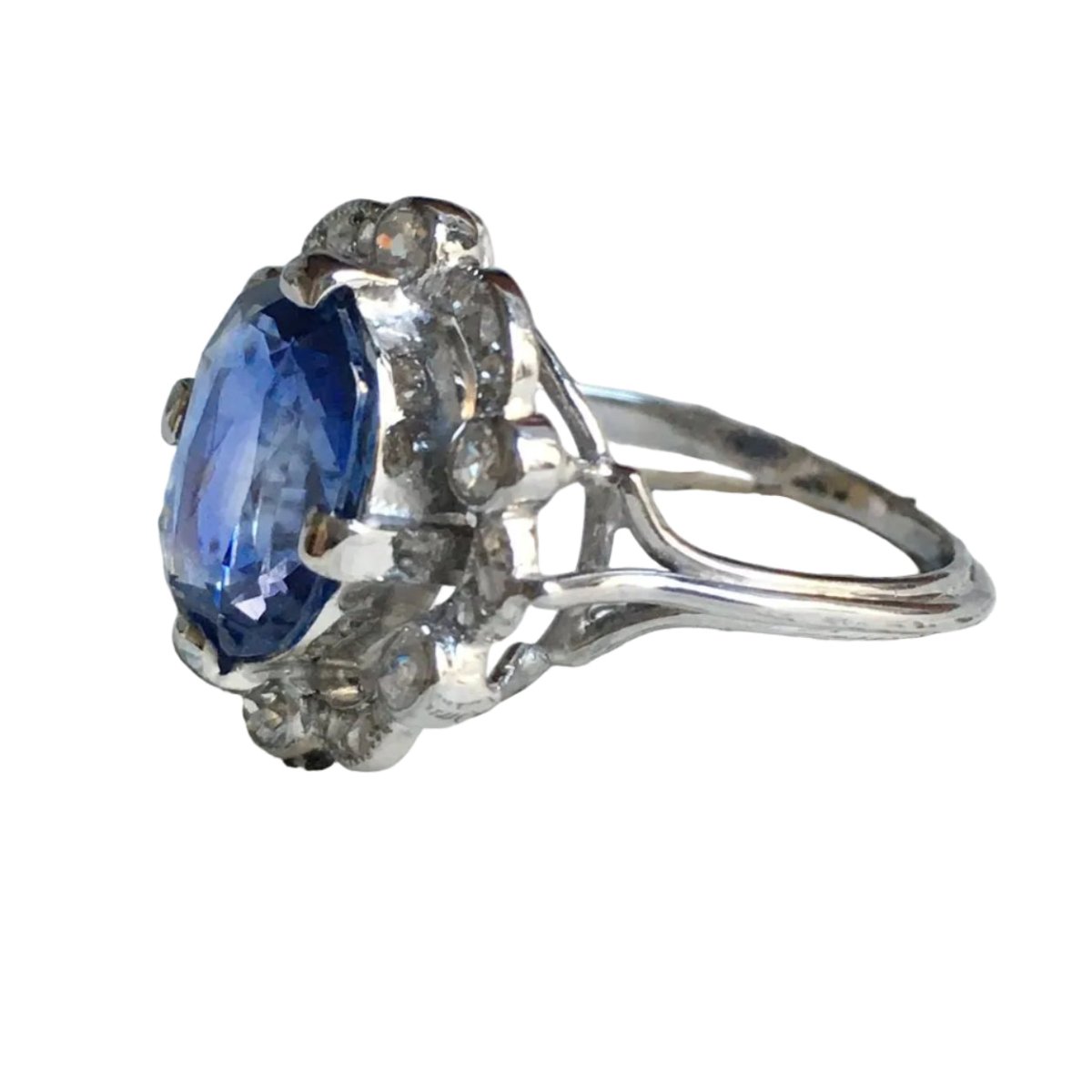 Bague Entourage en or blanc, platine, saphir et diamants - Castafiore