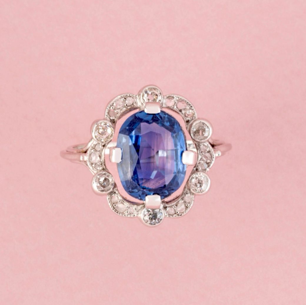 Bague Entourage en or blanc, platine, saphir et diamants - Castafiore