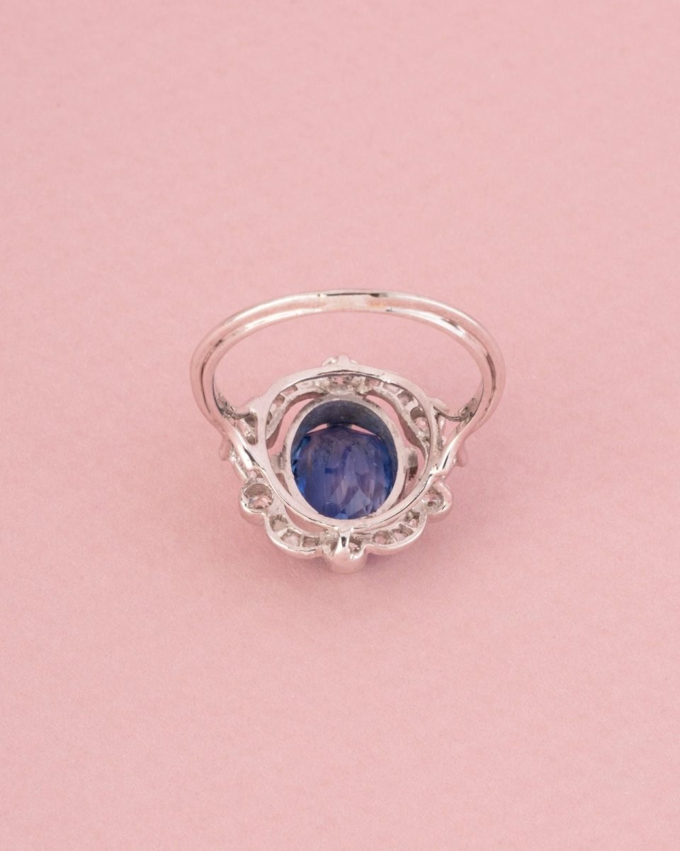 Bague Entourage en or blanc, platine, saphir et diamants - Castafiore