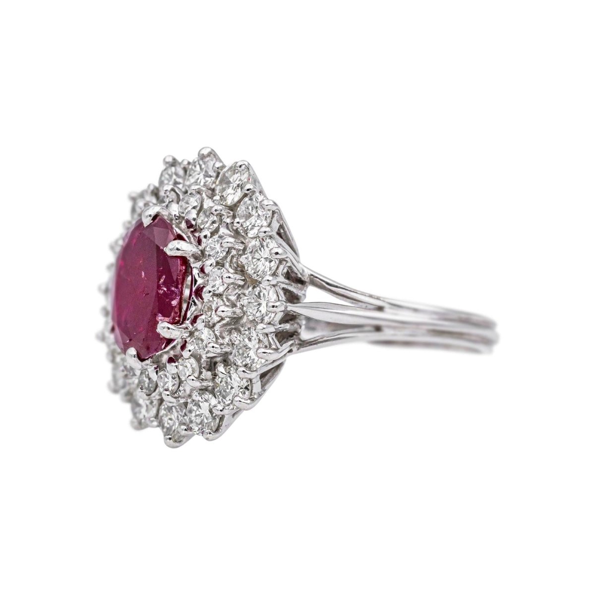 Bague Entourage en or blanc, rubis et diamants - Castafiore