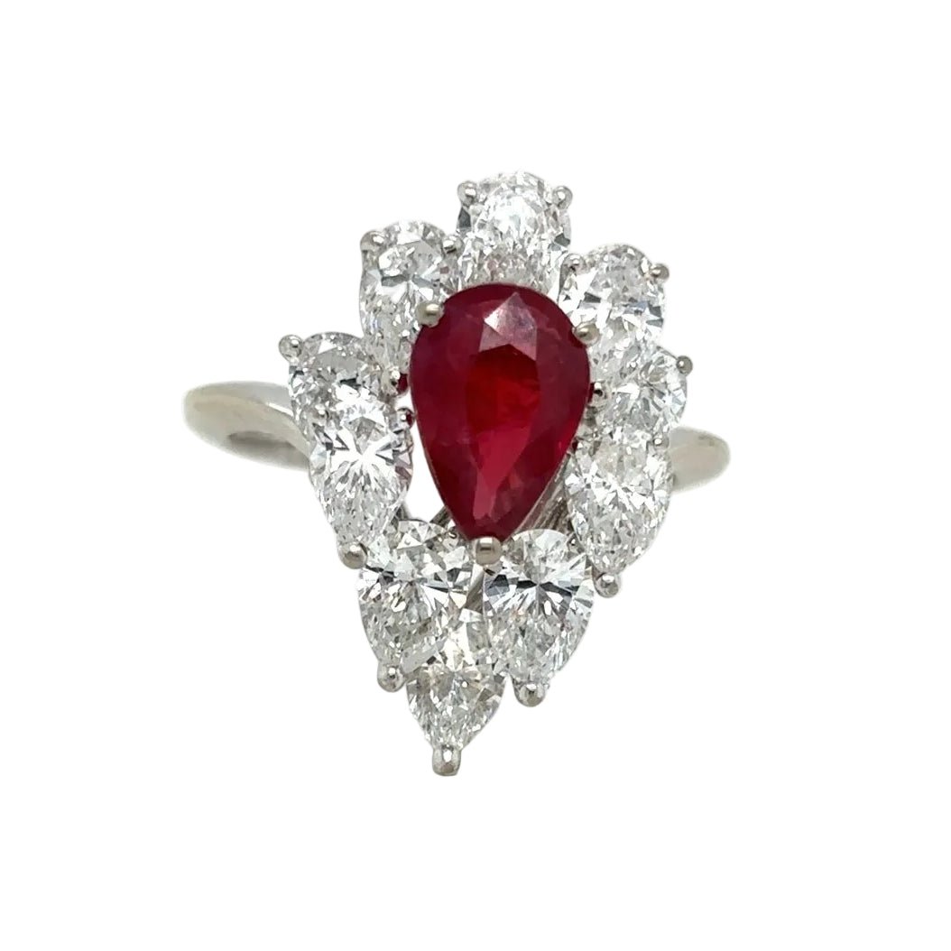 Bague Entourage en or blanc, rubis et diamants - Castafiore