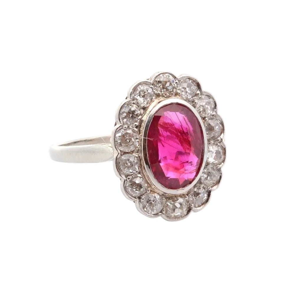 Bague Entourage en or blanc, rubis et diamants - Castafiore