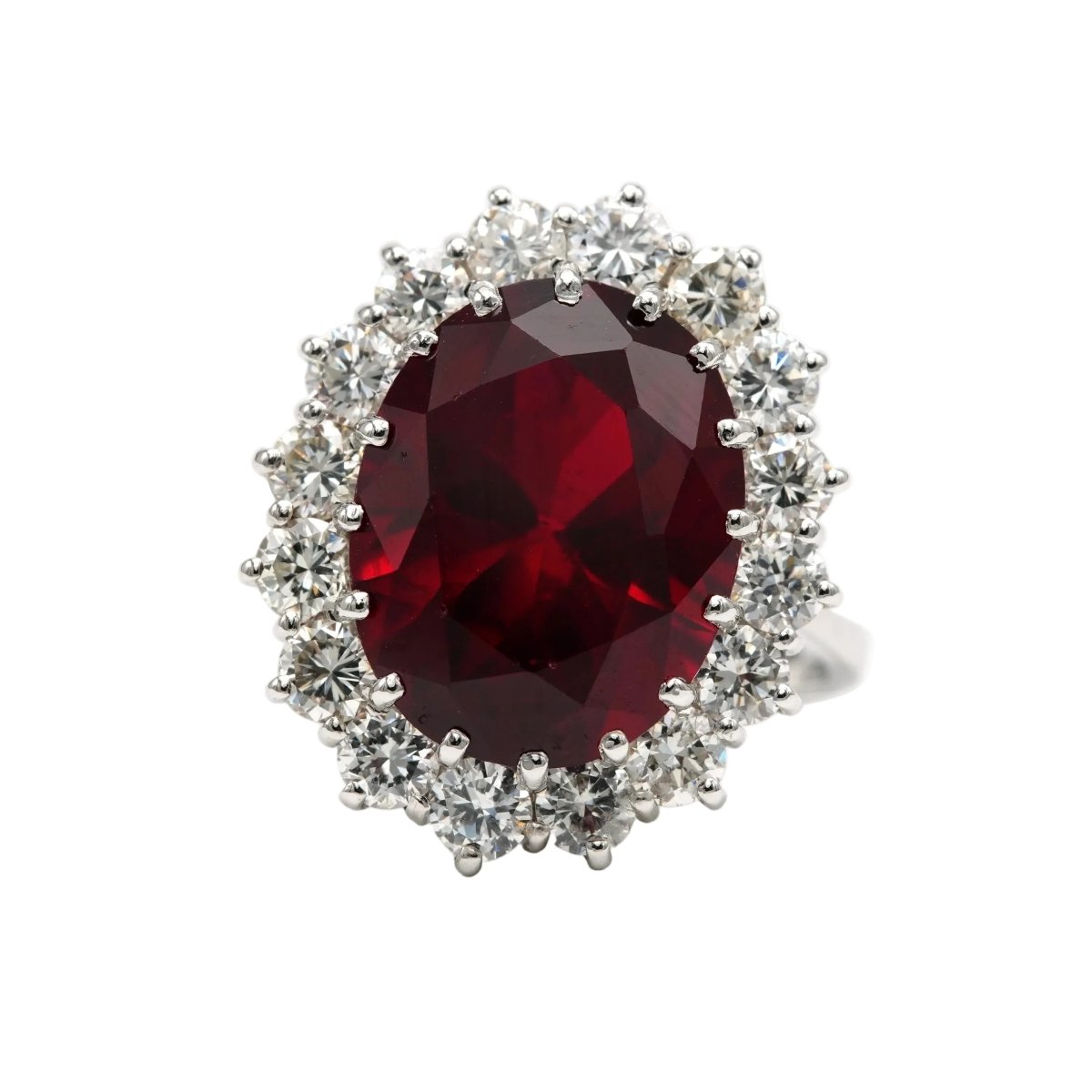 Bague Entourage en or blanc, rubis et diamants - Castafiore