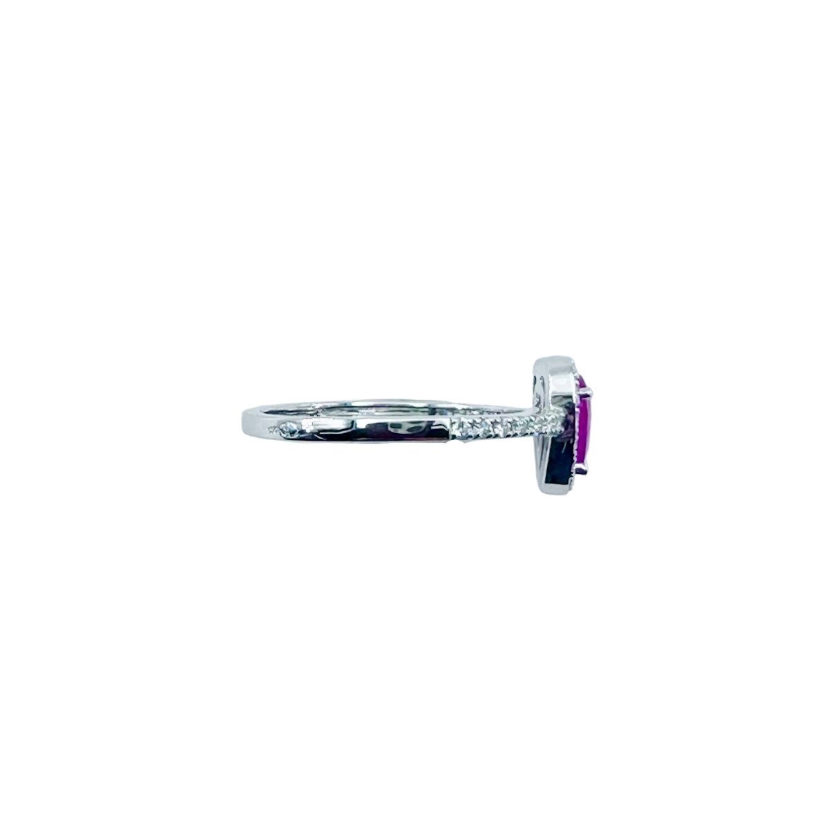 Bague Entourage en or blanc, rubis et diamants - Castafiore