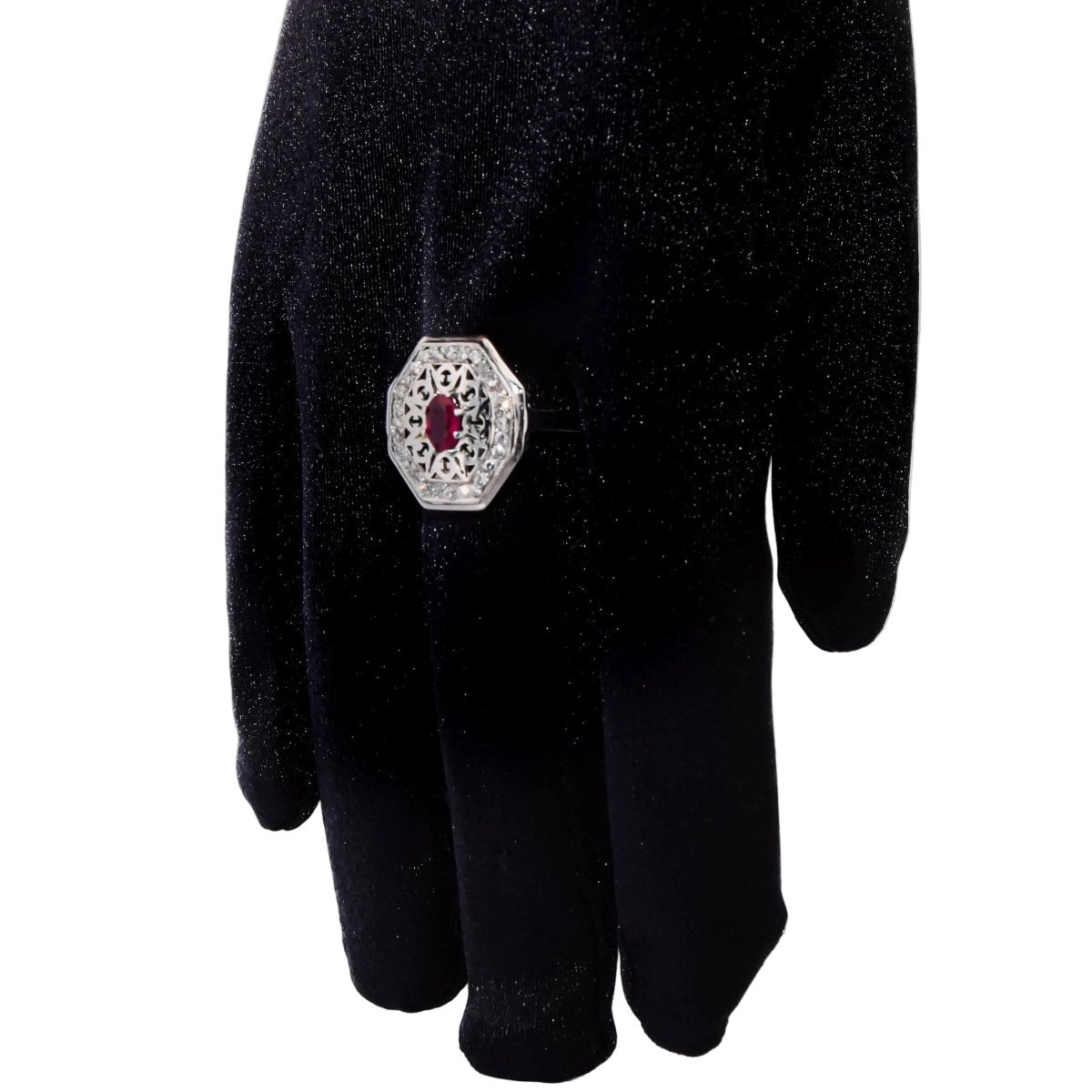 Bague Entourage en or blanc, rubis et diamants - Castafiore