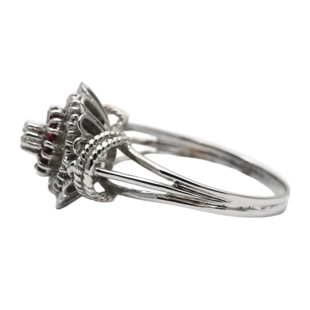 Bague Entourage en or blanc, rubis et diamants - Castafiore