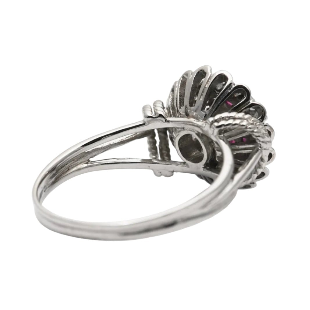 Bague Entourage en or blanc, rubis et diamants - Castafiore