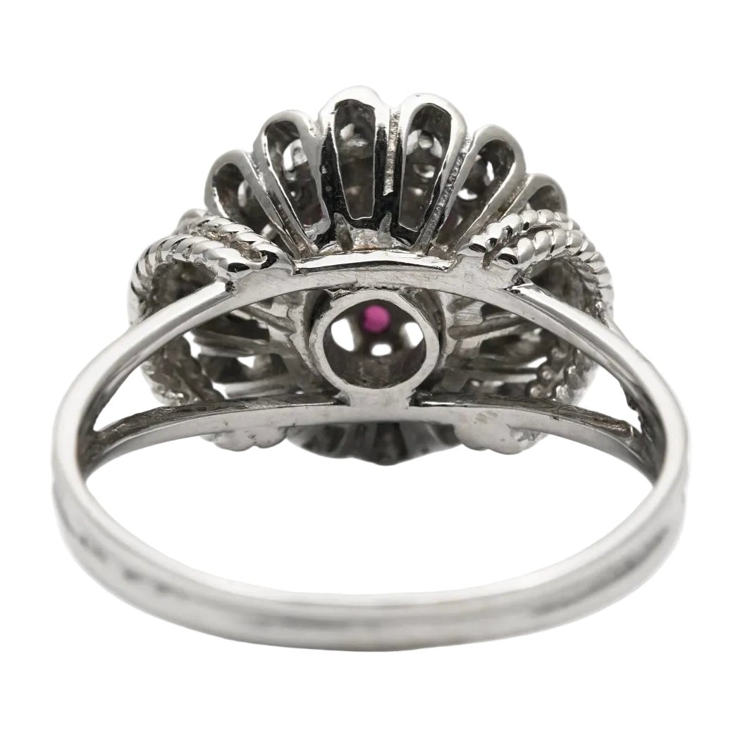 Bague Entourage en or blanc, rubis et diamants - Castafiore