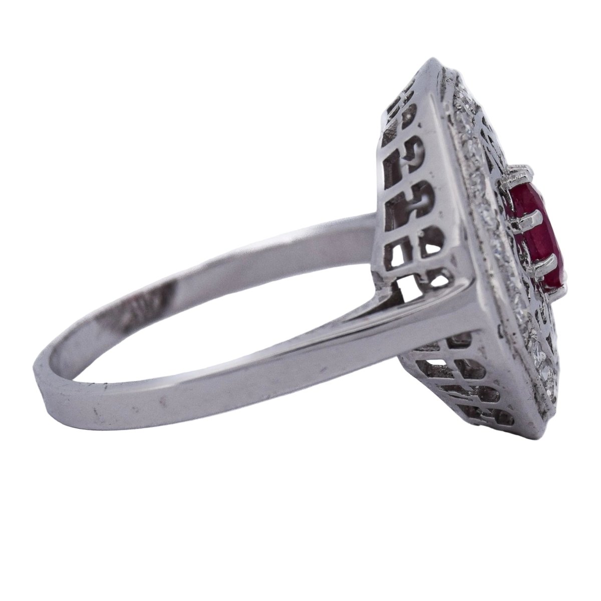 Bague Entourage en or blanc, rubis et diamants - Castafiore