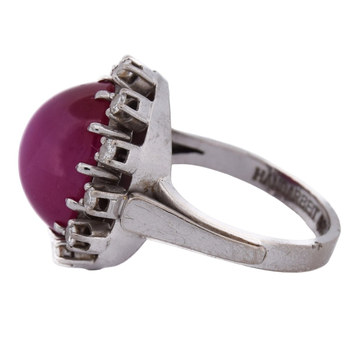 Bague Entourage en or blanc, rubis et diamants - Castafiore