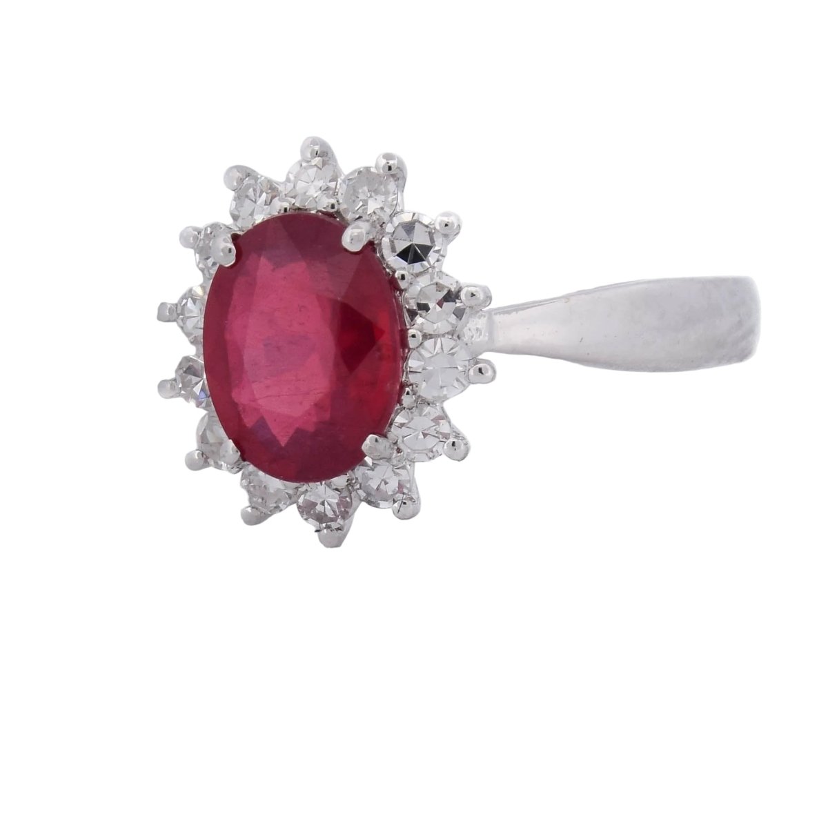 Bague Entourage en or blanc, rubis et diamants - Castafiore